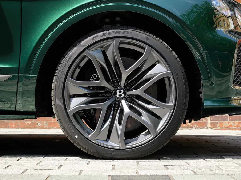 Bentley Bentayga, 6/10