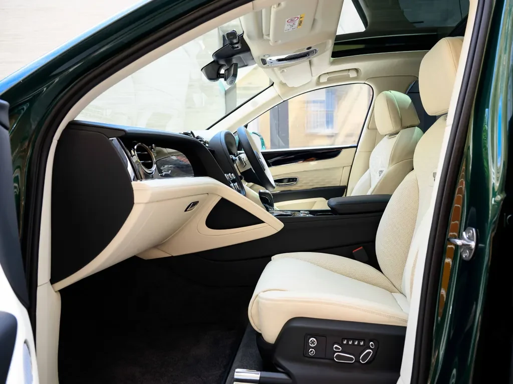 Bentley Bentayga, 7/10