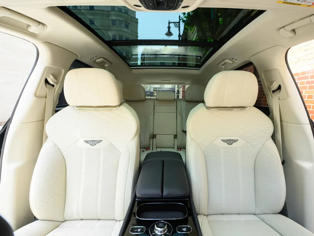 Bentley Bentayga, 8/10
