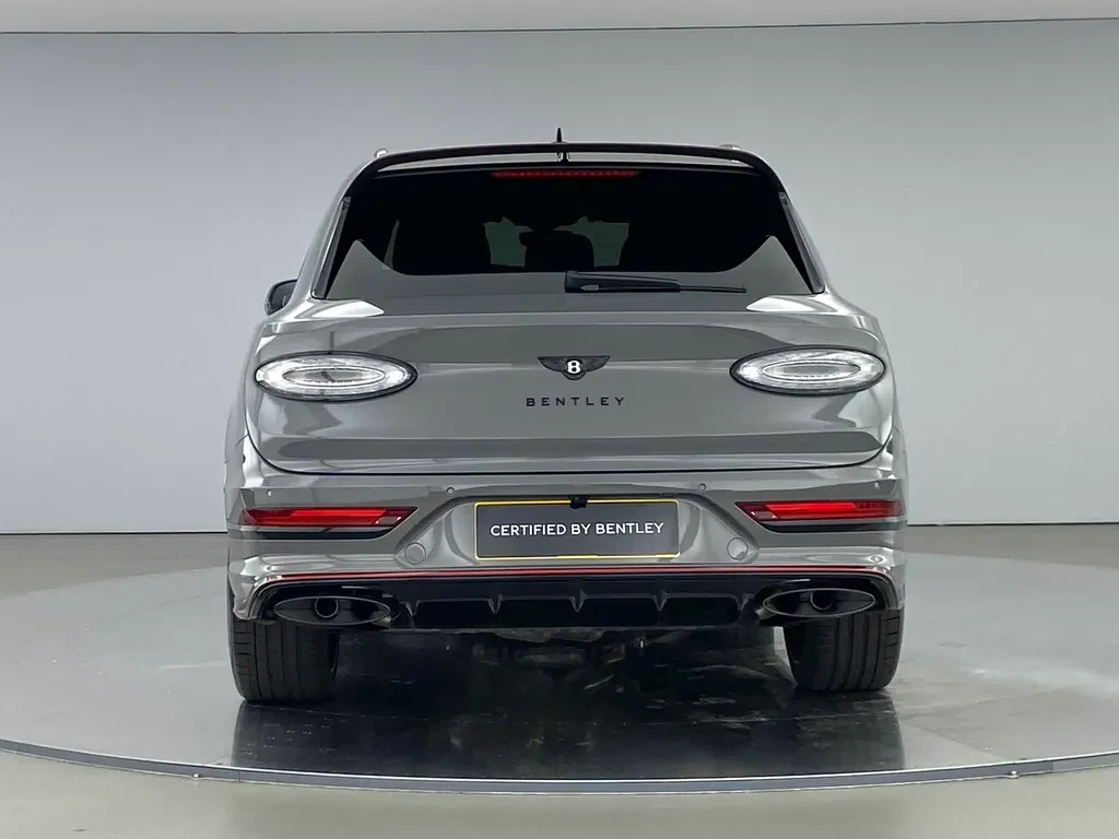 Bentley Bentayga, 6/10