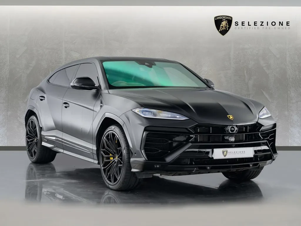 Lamborghini Urus SE, full-car front three-quarter view.