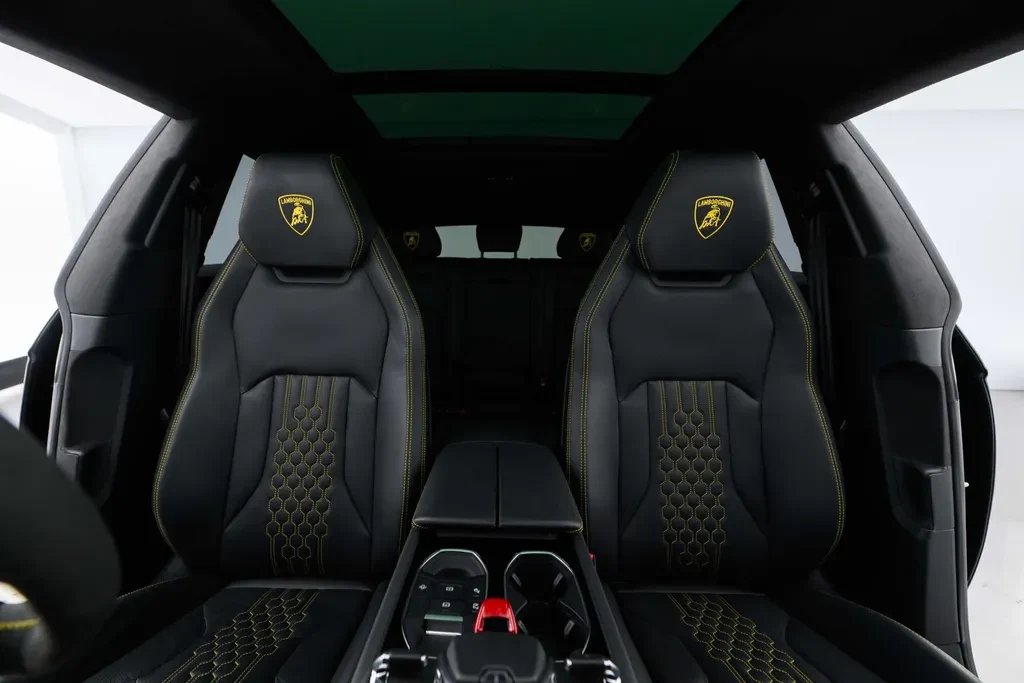 Lamborghini Urus SE, 7/10