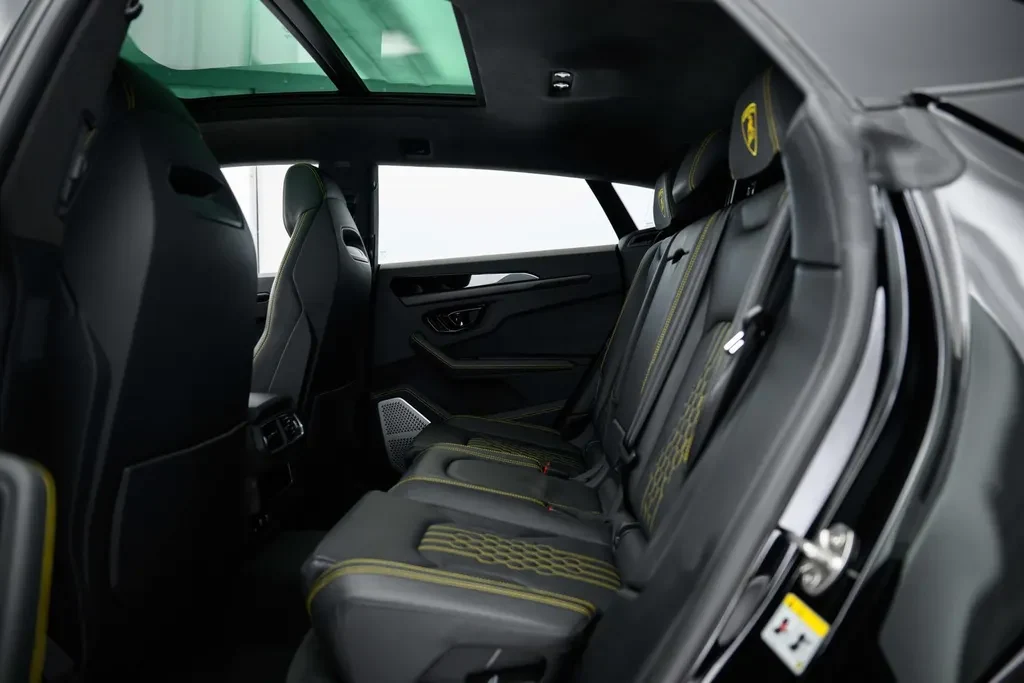 Lamborghini Urus SE, 8/10