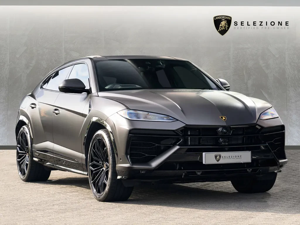 Lamborghini Urus SE, full-car front three-quarter view.