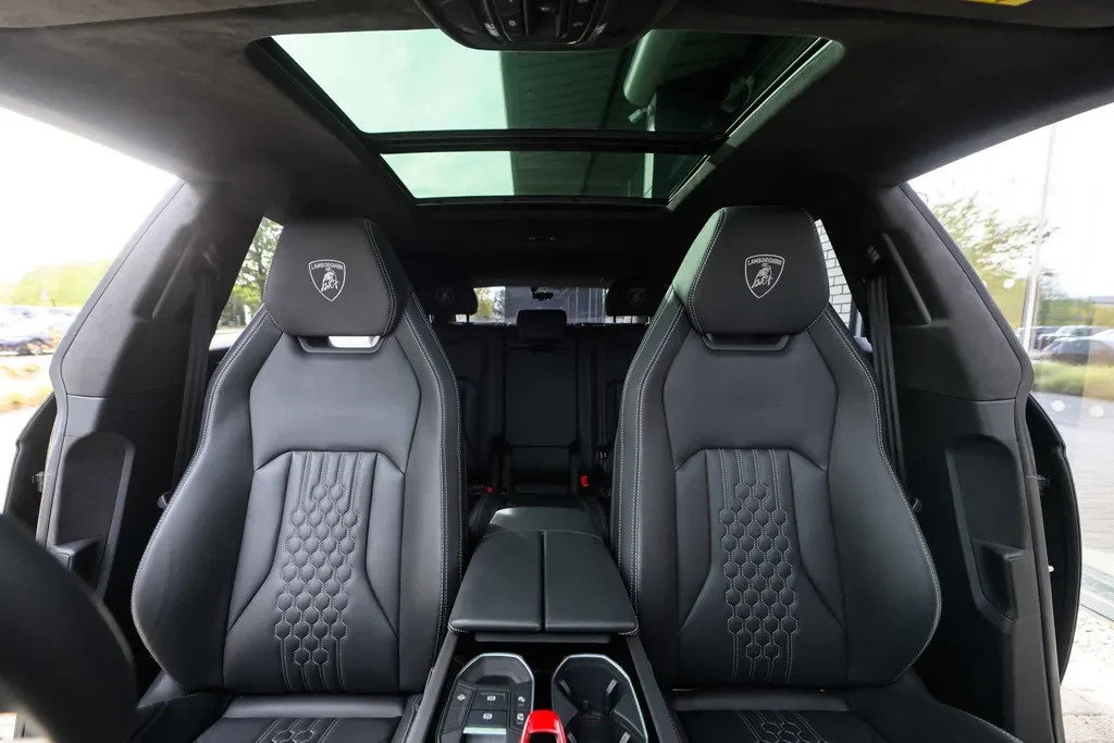 Lamborghini Urus SE, 7/10