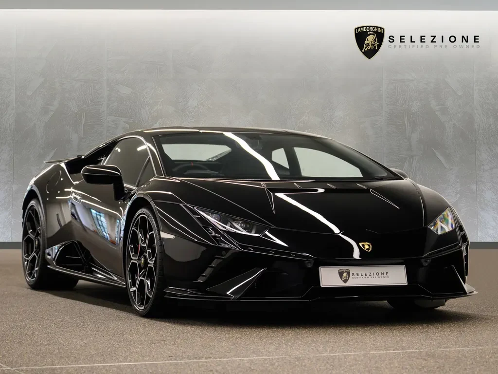 Lamborghini Huracán Tecnica, full-car front three-quarter view.
