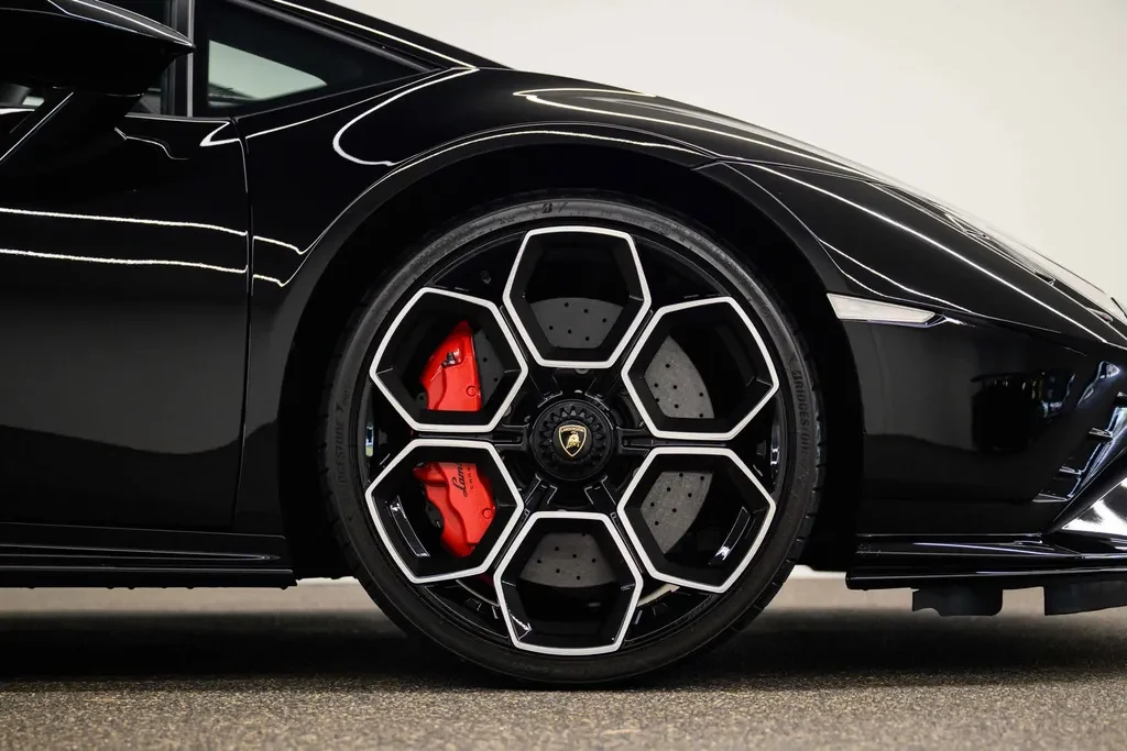 Lamborghini Huracán Tecnica, 9/10
