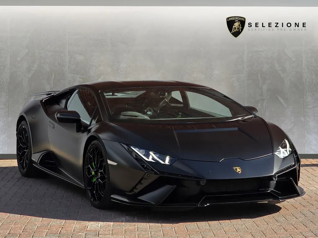 Lamborghini Huracán Tecnica, full-car front three-quarter view.