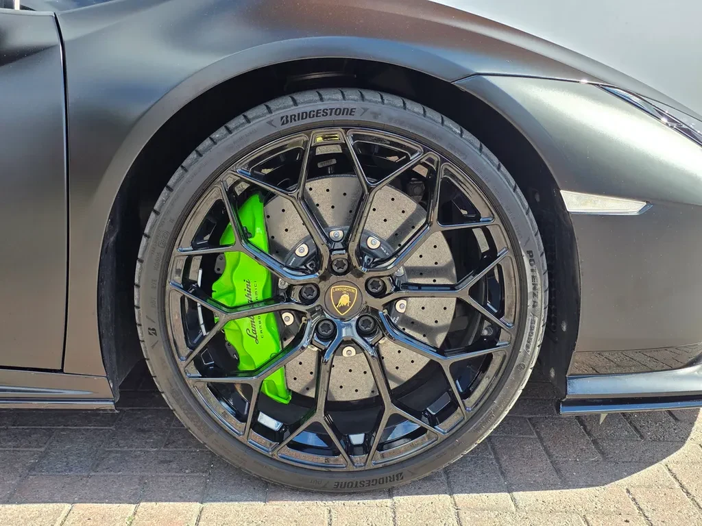 Lamborghini Huracán Tecnica, 9/10