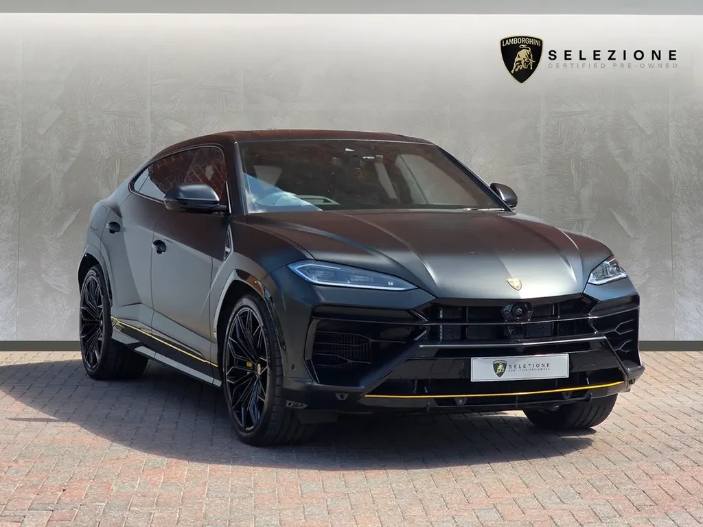 Lamborghini Urus SE, full-car front three-quarter view.