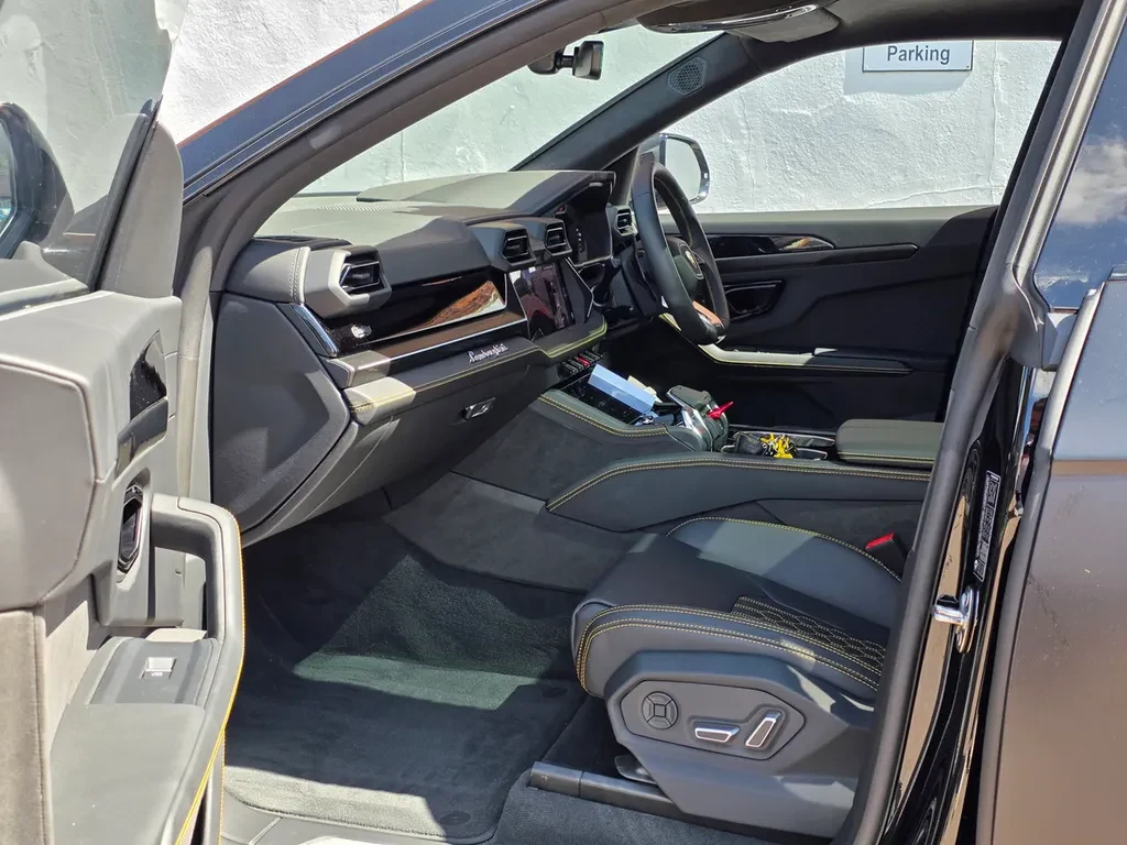 Lamborghini Urus SE, 6/10