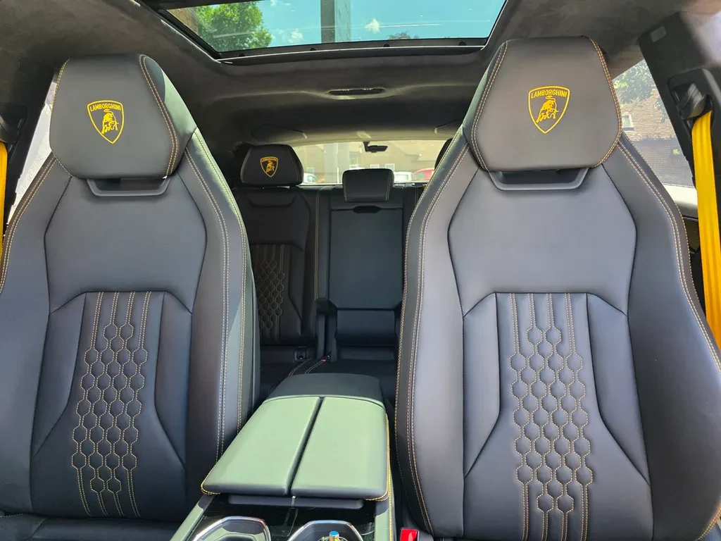 Lamborghini Urus SE, 7/10