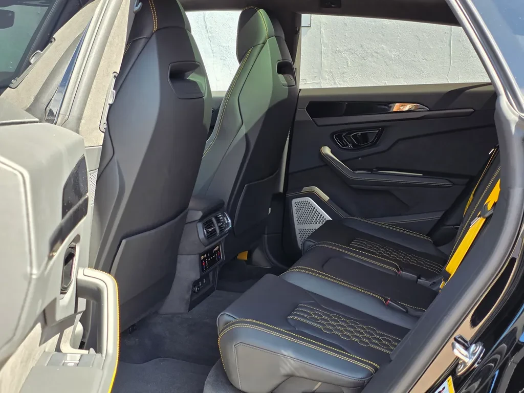 Lamborghini Urus SE, 8/10