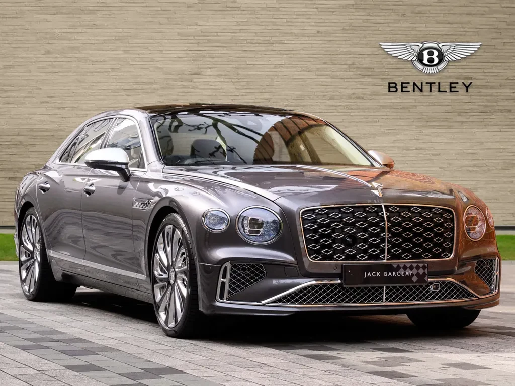 Bentley Flying Spur, full-car front three-quarter view.
