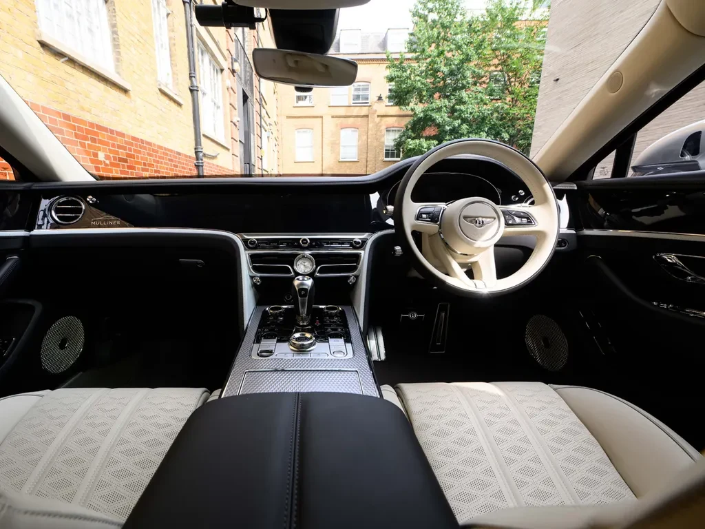 Bentley Flying Spur, 4/10
