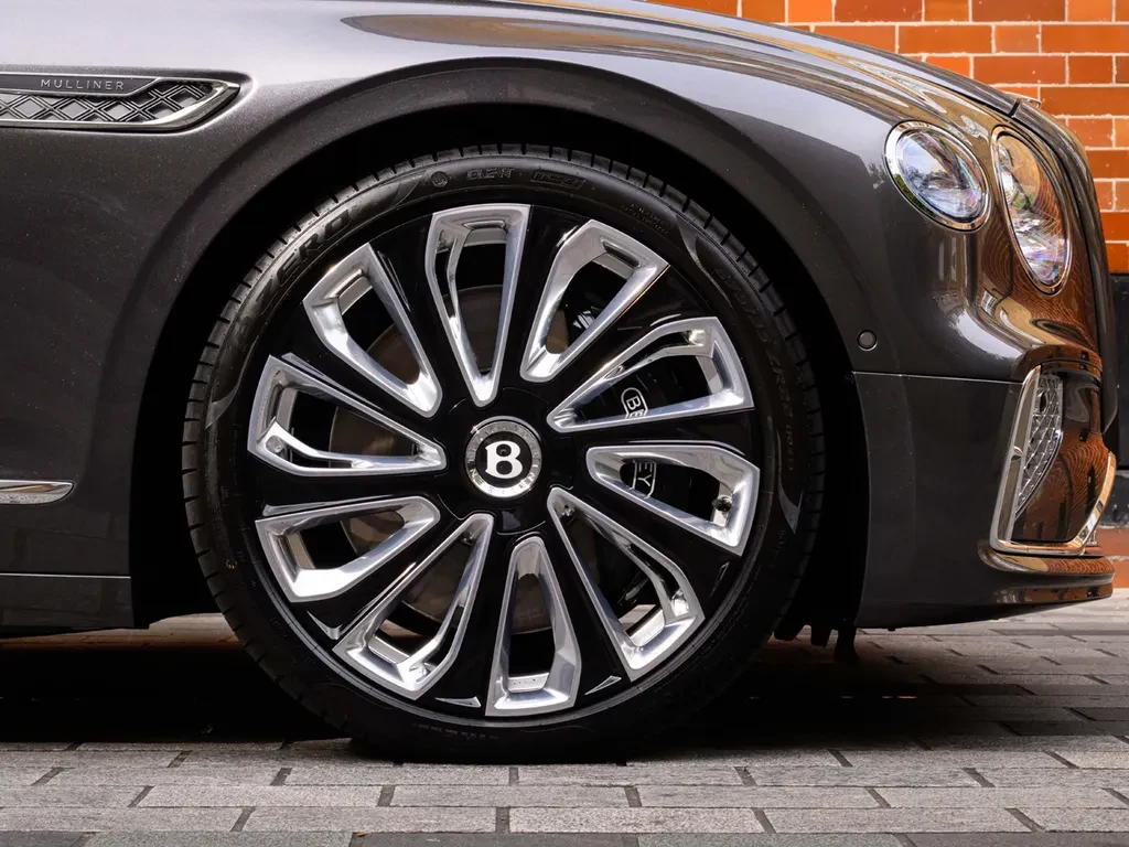 Bentley Flying Spur, 6/10