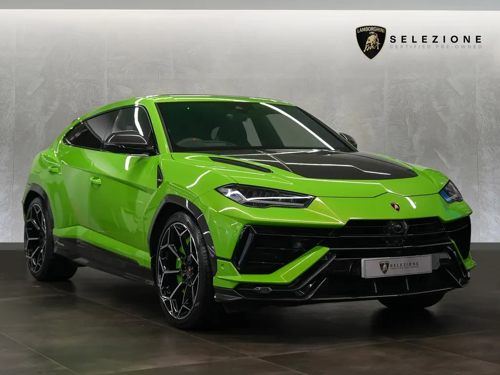 Lamborghini Urus Performante, full-car front three-quarter view.