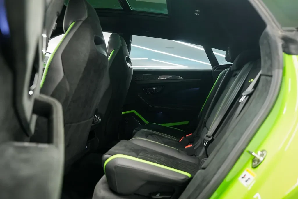 Lamborghini Urus Performante, 8/10