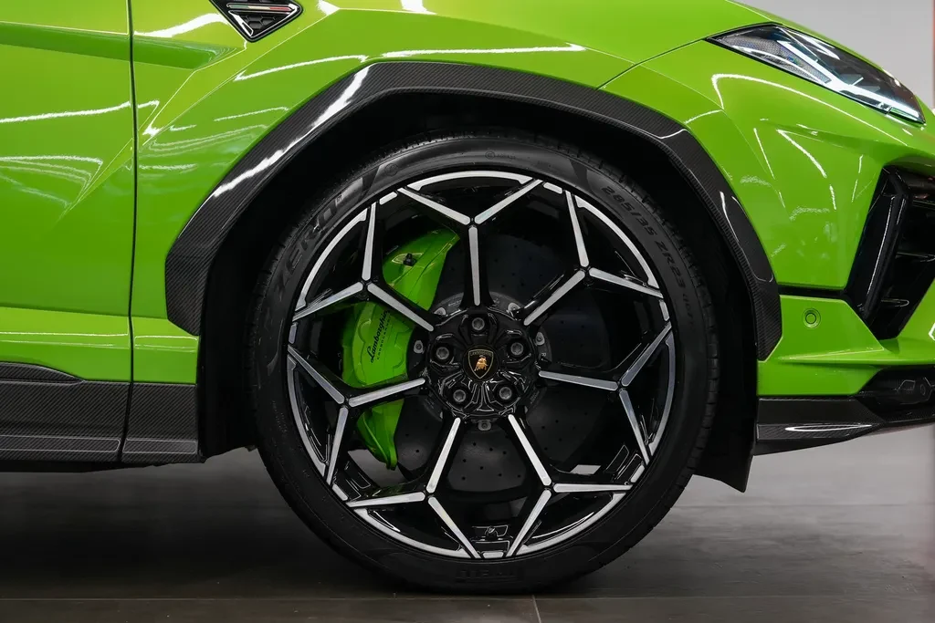 Lamborghini Urus Performante, 9/10