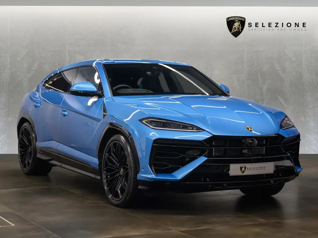 Lamborghini Urus SE, full-car front three-quarter view.
