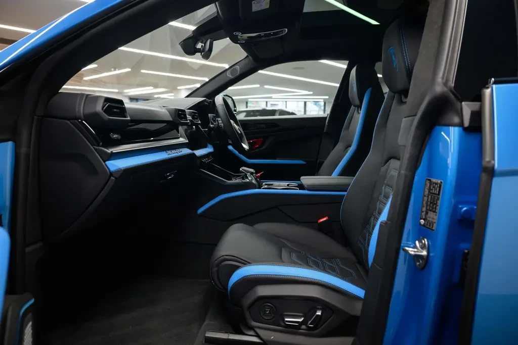 Lamborghini Urus SE, 6/10