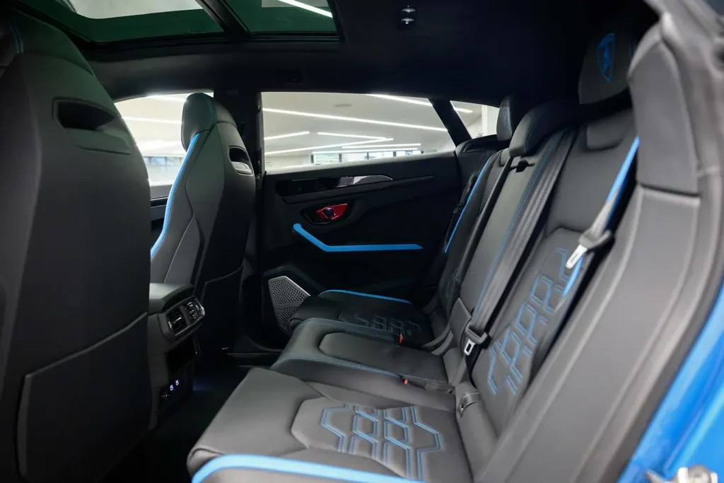 Lamborghini Urus SE, 8/10