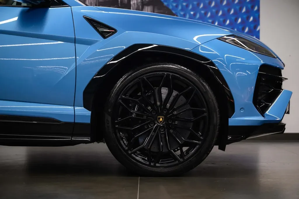 Lamborghini Urus SE, 9/10