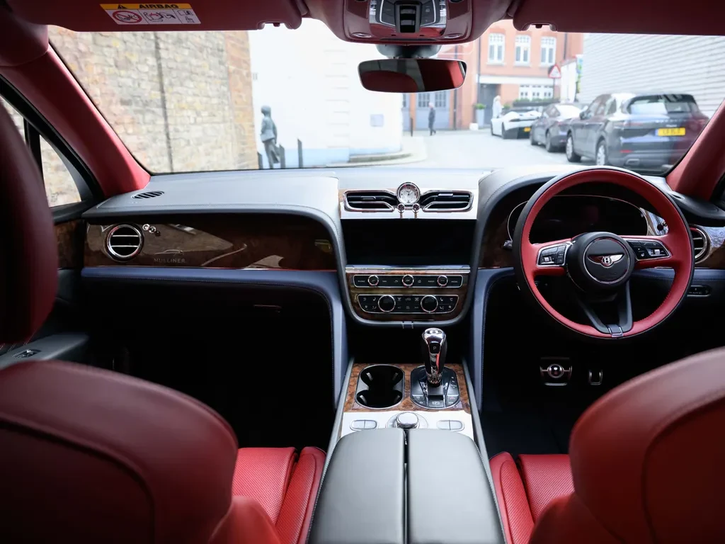 Bentley Bentayga, 4/10
