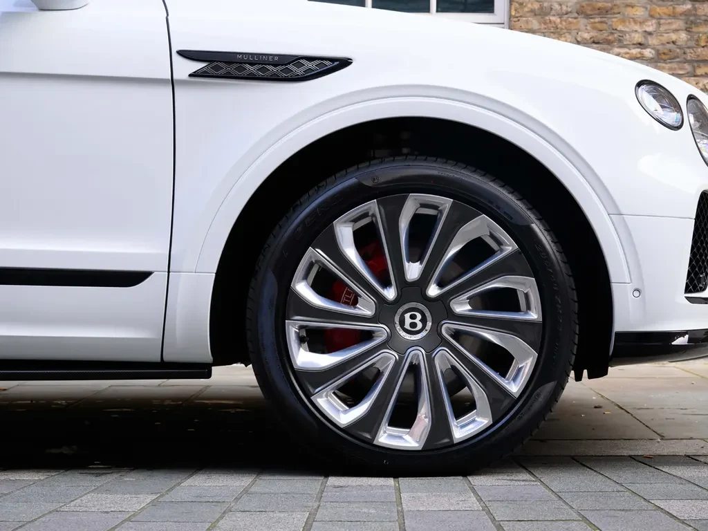Bentley Bentayga, 6/10