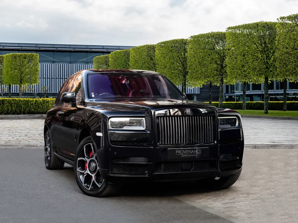 Rolls-Royce Cullinan, full-car front three-quarter view.