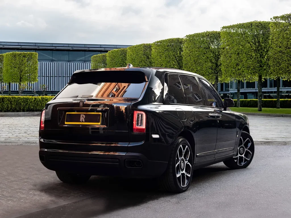 Rolls-Royce Cullinan, 2/10