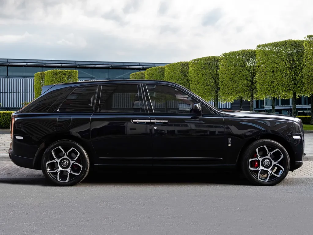 Rolls-Royce Cullinan, 3/10