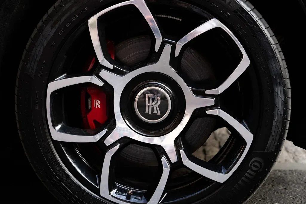 Rolls-Royce Cullinan, 9/10