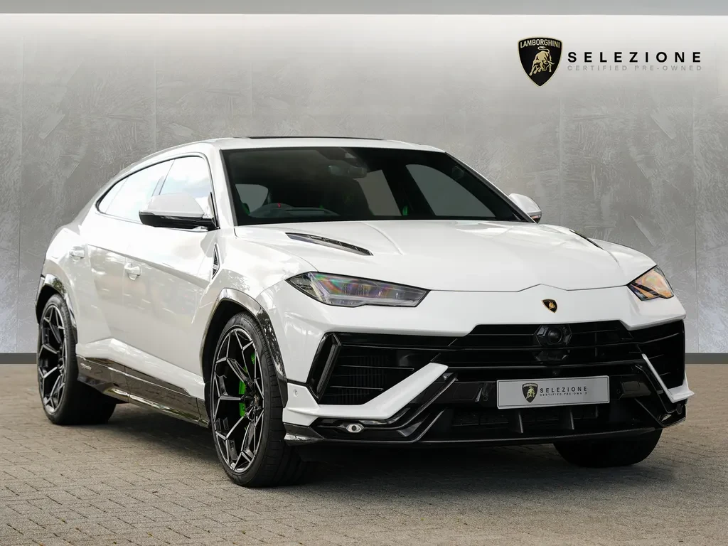 Lamborghini Urus Performante, full-car front three-quarter view.