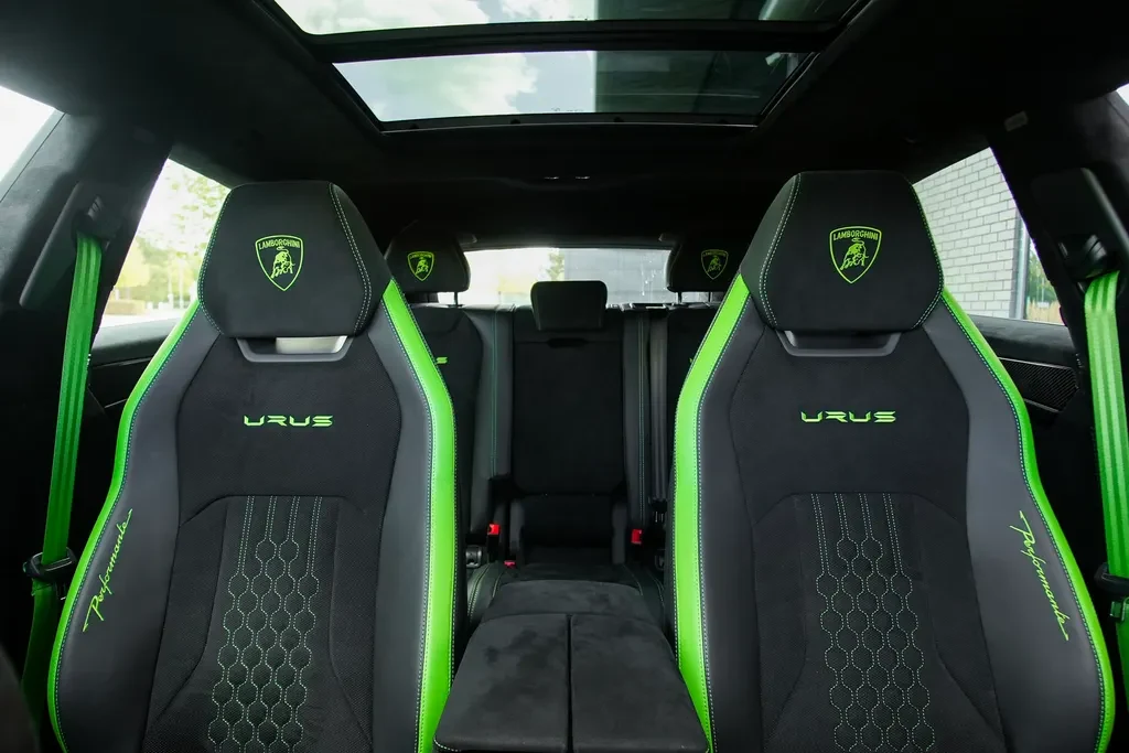 Lamborghini Urus Performante, 7/10