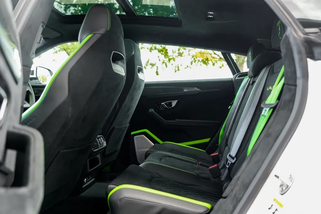 Lamborghini Urus Performante, 8/10