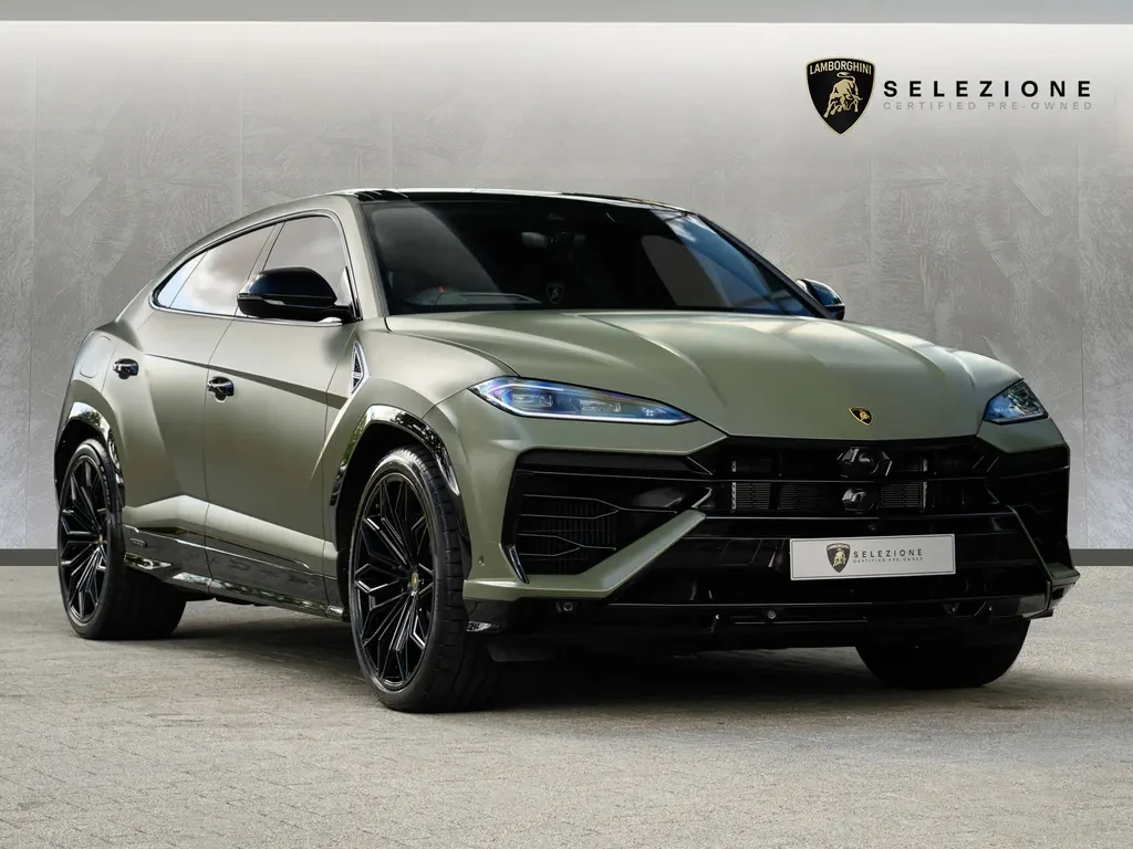 Lamborghini Urus SE, full-car front three-quarter view.