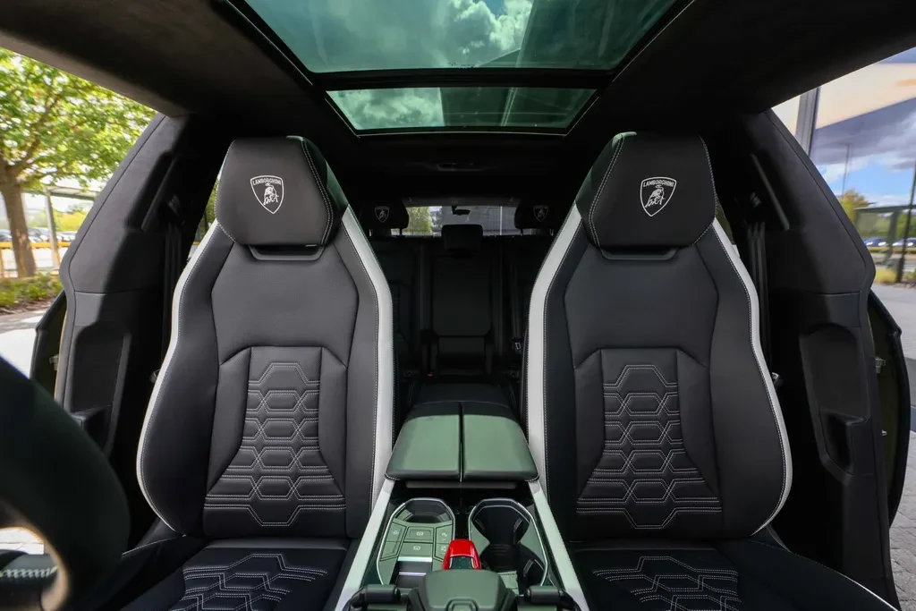 Lamborghini Urus SE, 7/10
