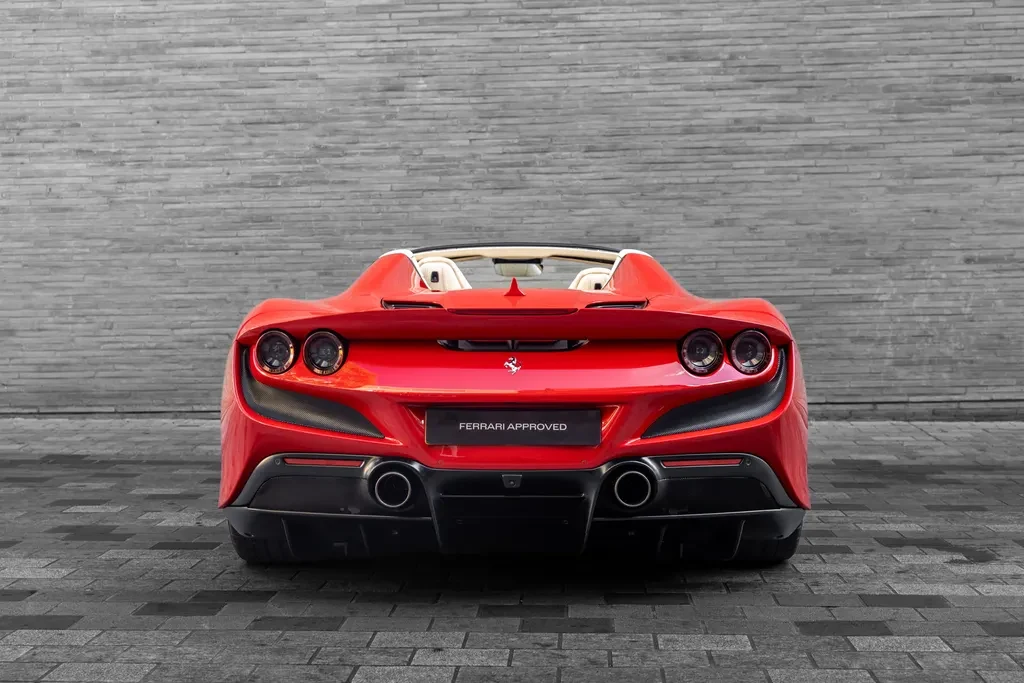 Ferrari F8 Spider, 4/10