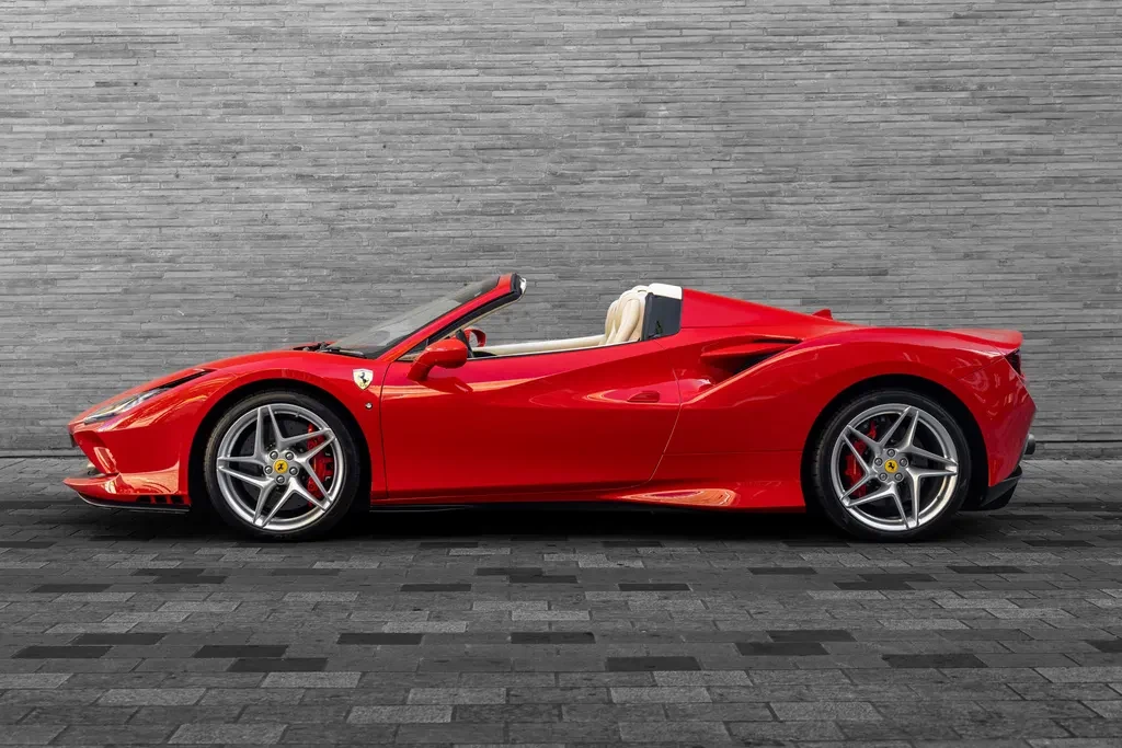 Ferrari F8 Spider, 5/10