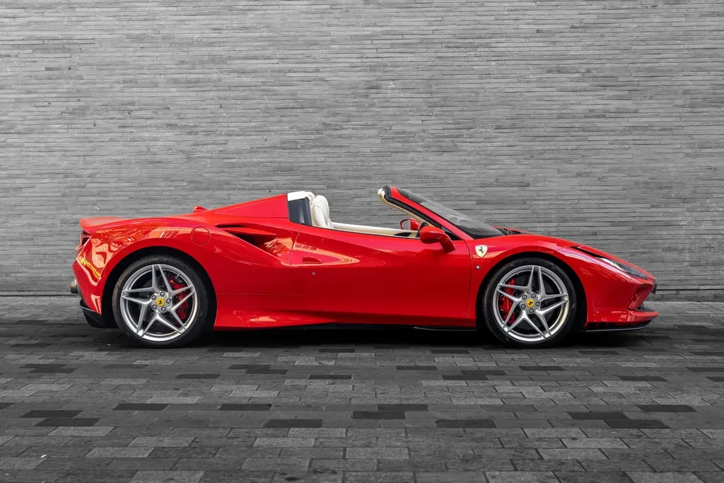 Ferrari F8 Spider, 6/10