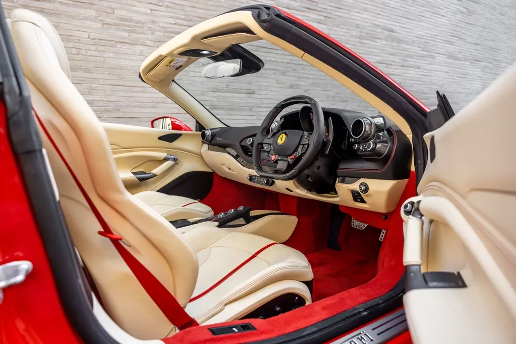 Ferrari F8 Spider, 9/10