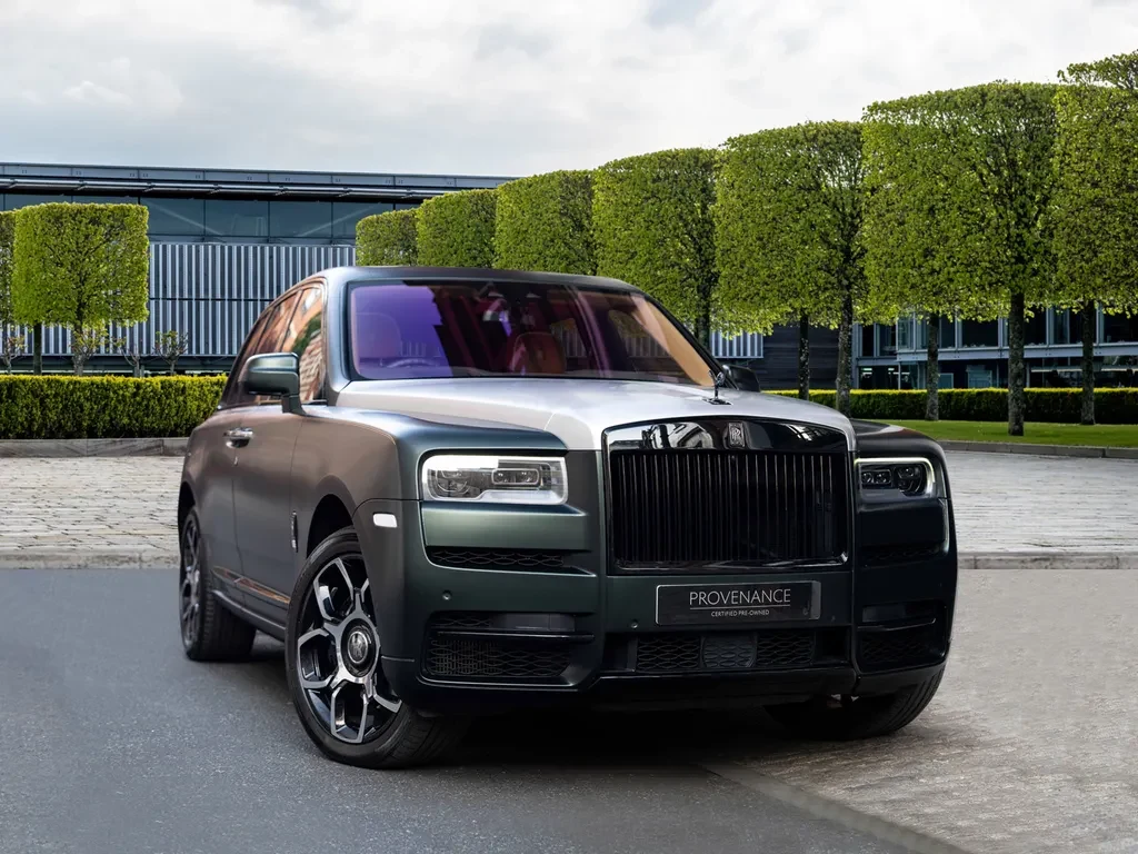 Rolls-Royce Cullinan, full-car front three-quarter view.