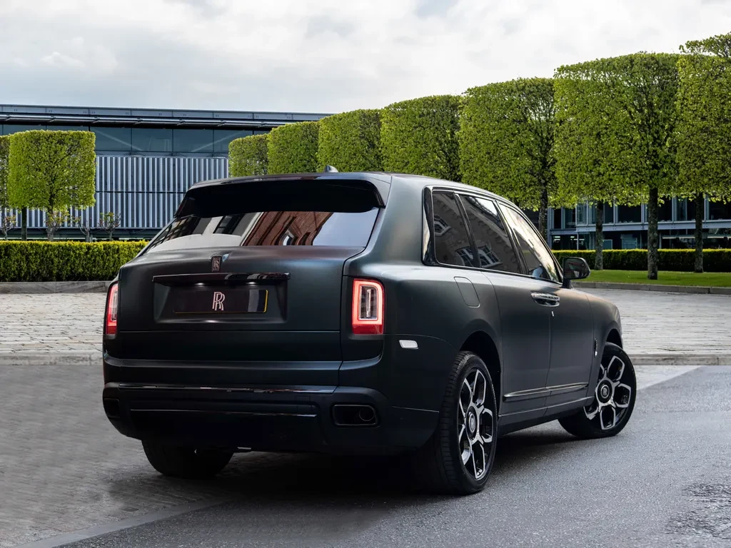 Rolls-Royce Cullinan, 2/10