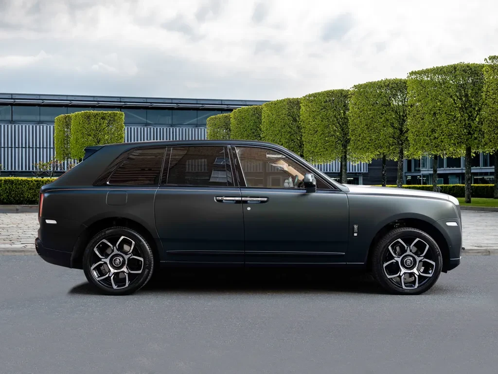 Rolls-Royce Cullinan, 3/10