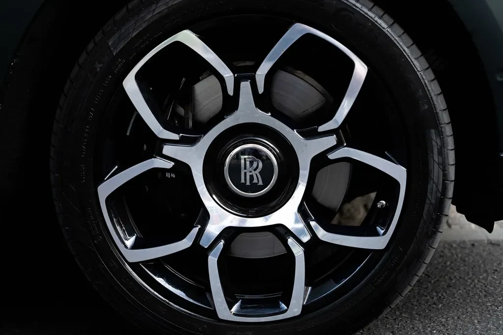Rolls-Royce Cullinan, 9/10