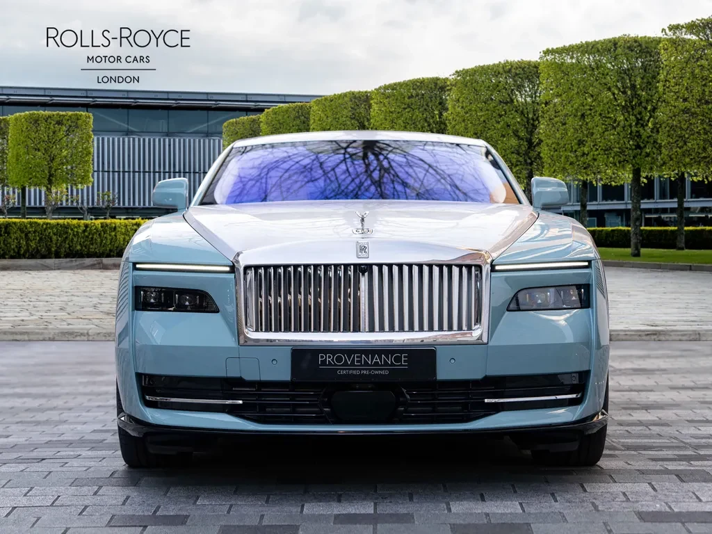 Rolls-Royce Spectre, 6/10