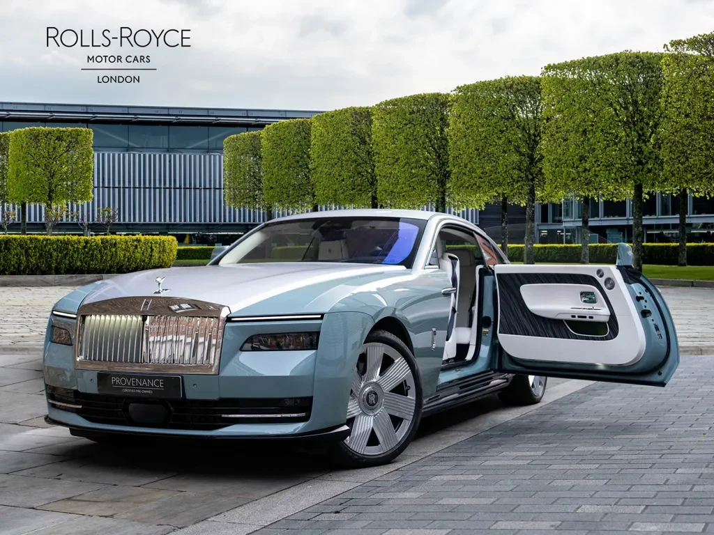 Rolls-Royce Spectre, 7/10