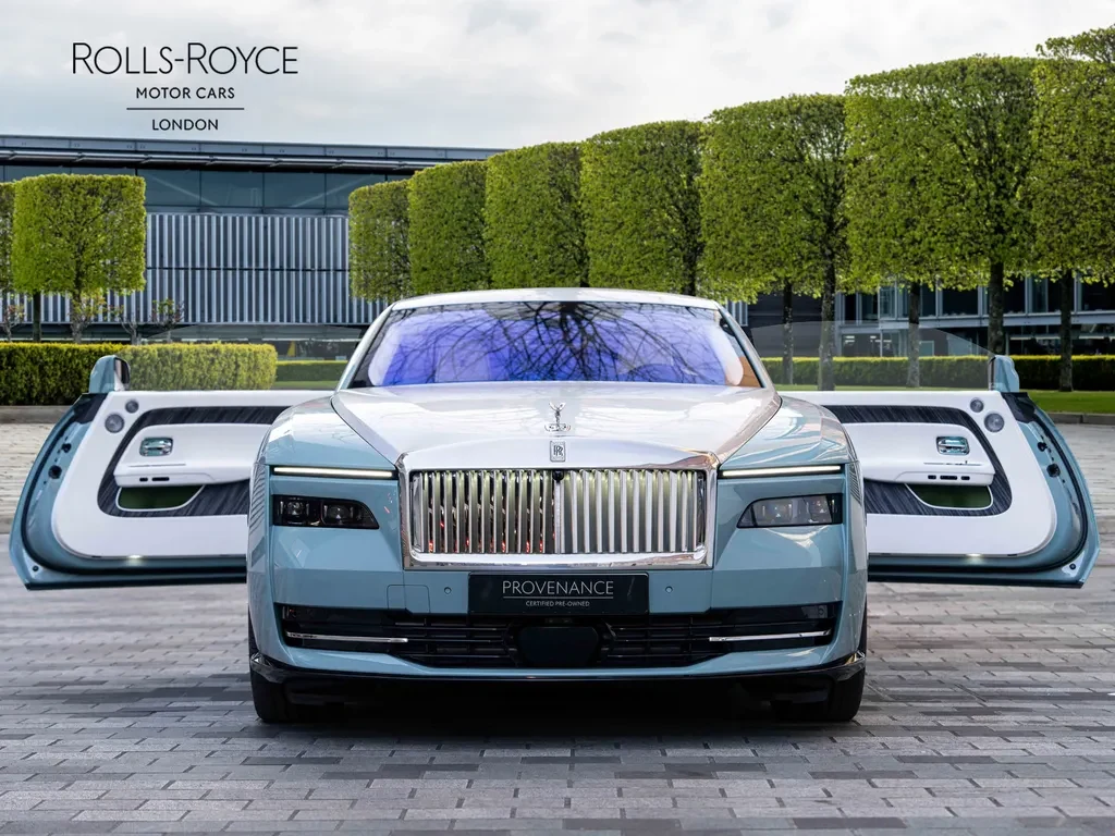 Rolls-Royce Spectre, 8/10