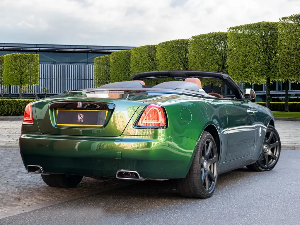 Rolls-Royce Dawn, 2/10